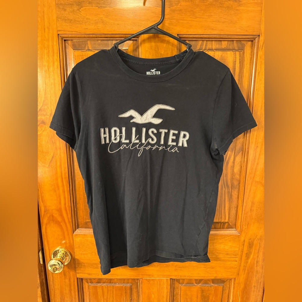 Men’s Small Black Hollister Embroidered Tee